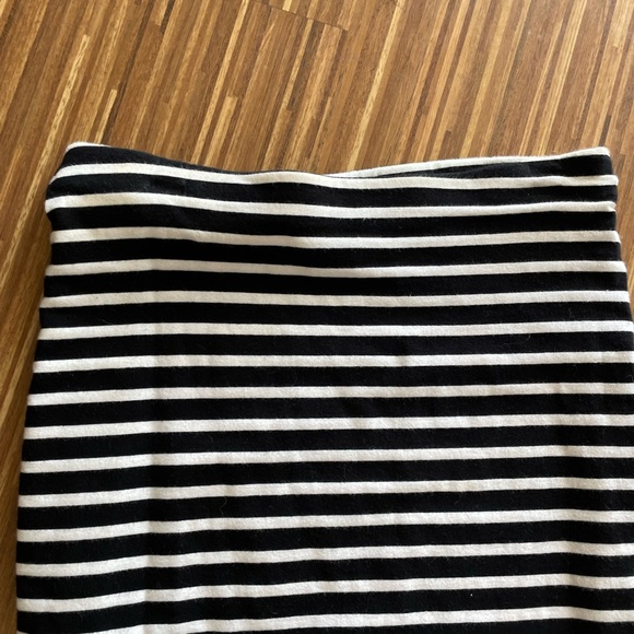 H&M Bodycon Skirt - Picture 2 of 3